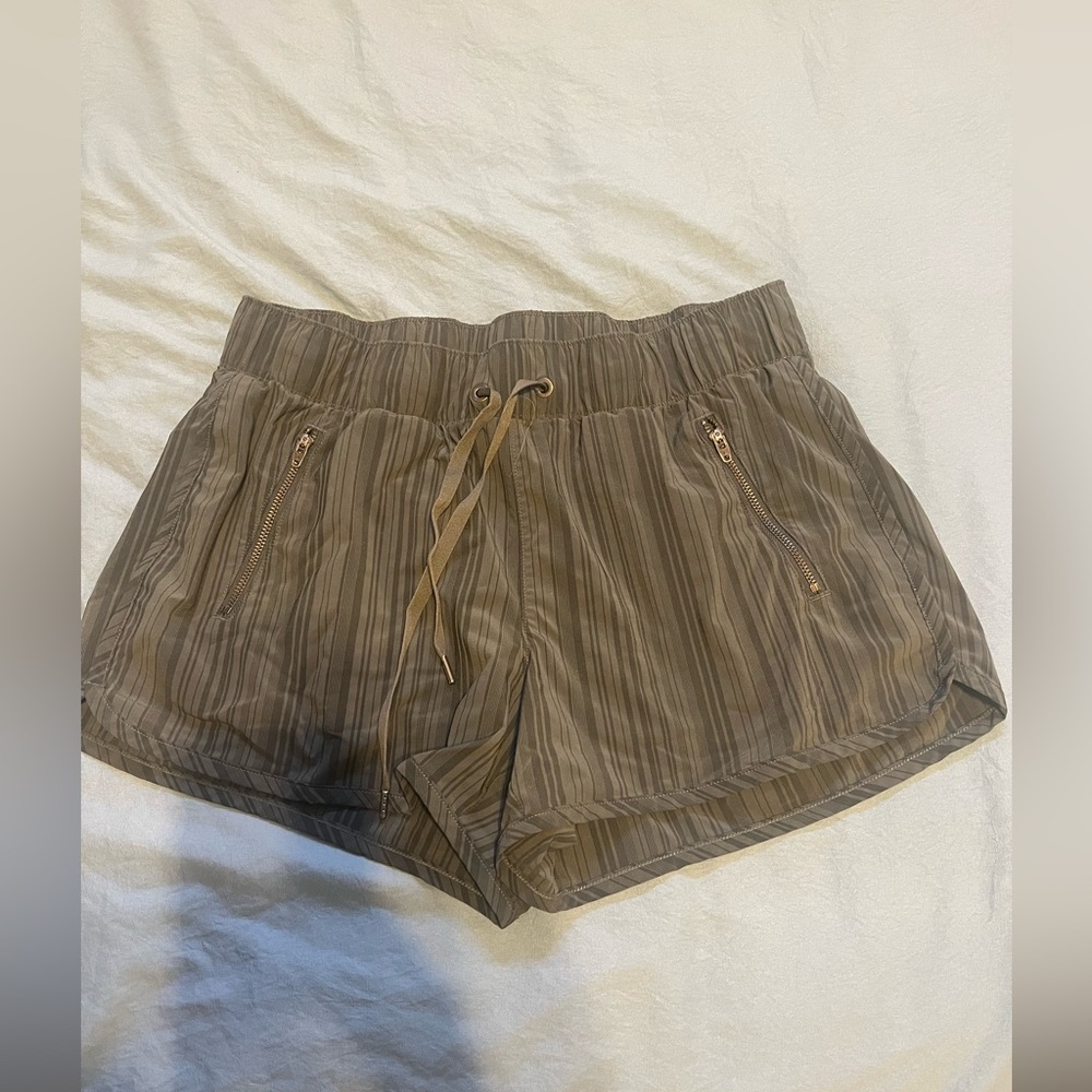 Athleta sway shorts